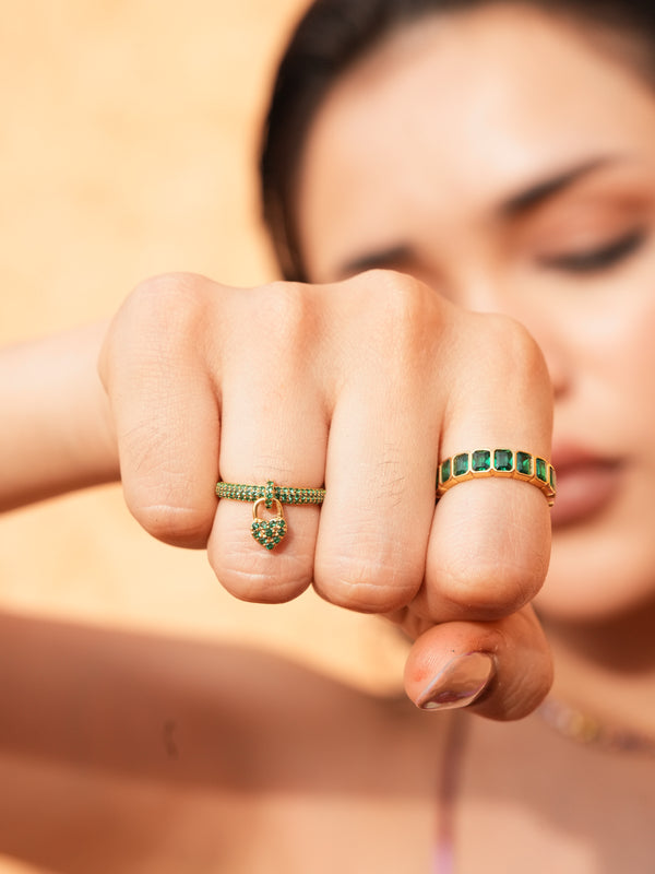 GREEN ONYX HEART RING