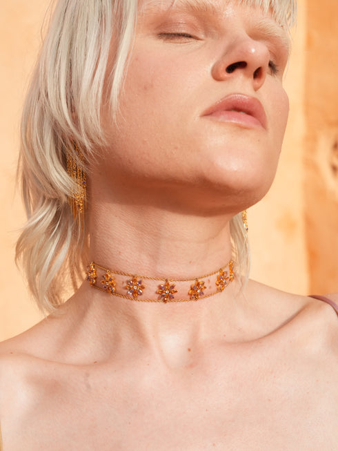 HIGH SHINE FLOWER CHOKER