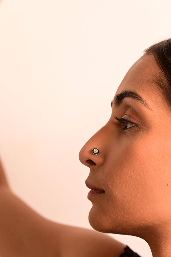 BLACK ENAMEL NOSE PIN